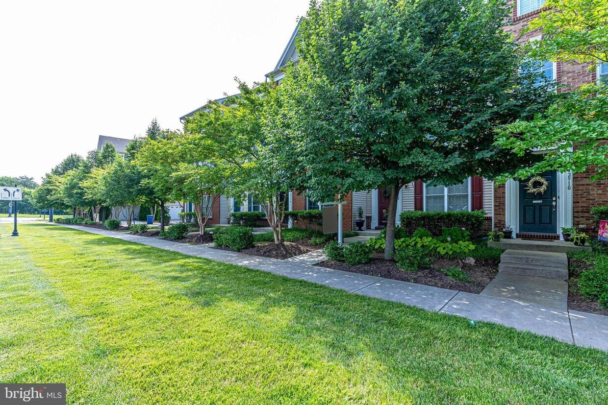 42914 Conrad Terrace, Chantilly, VA 20152 Townhome Rentals in