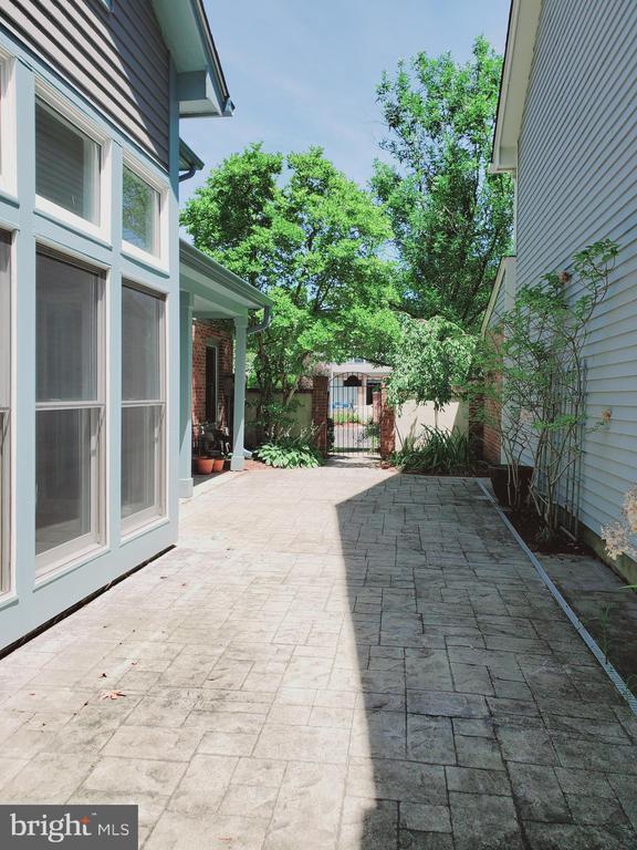 Building Photo - 7 Nottingham Cir