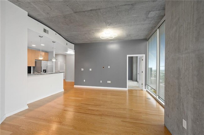 Building Photo - 400 W Peachtree St NW