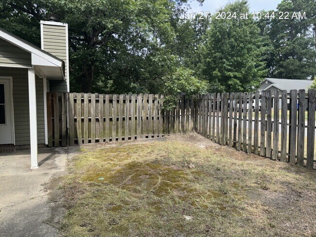 Foto del edificio - 501 Hollyberry Ln