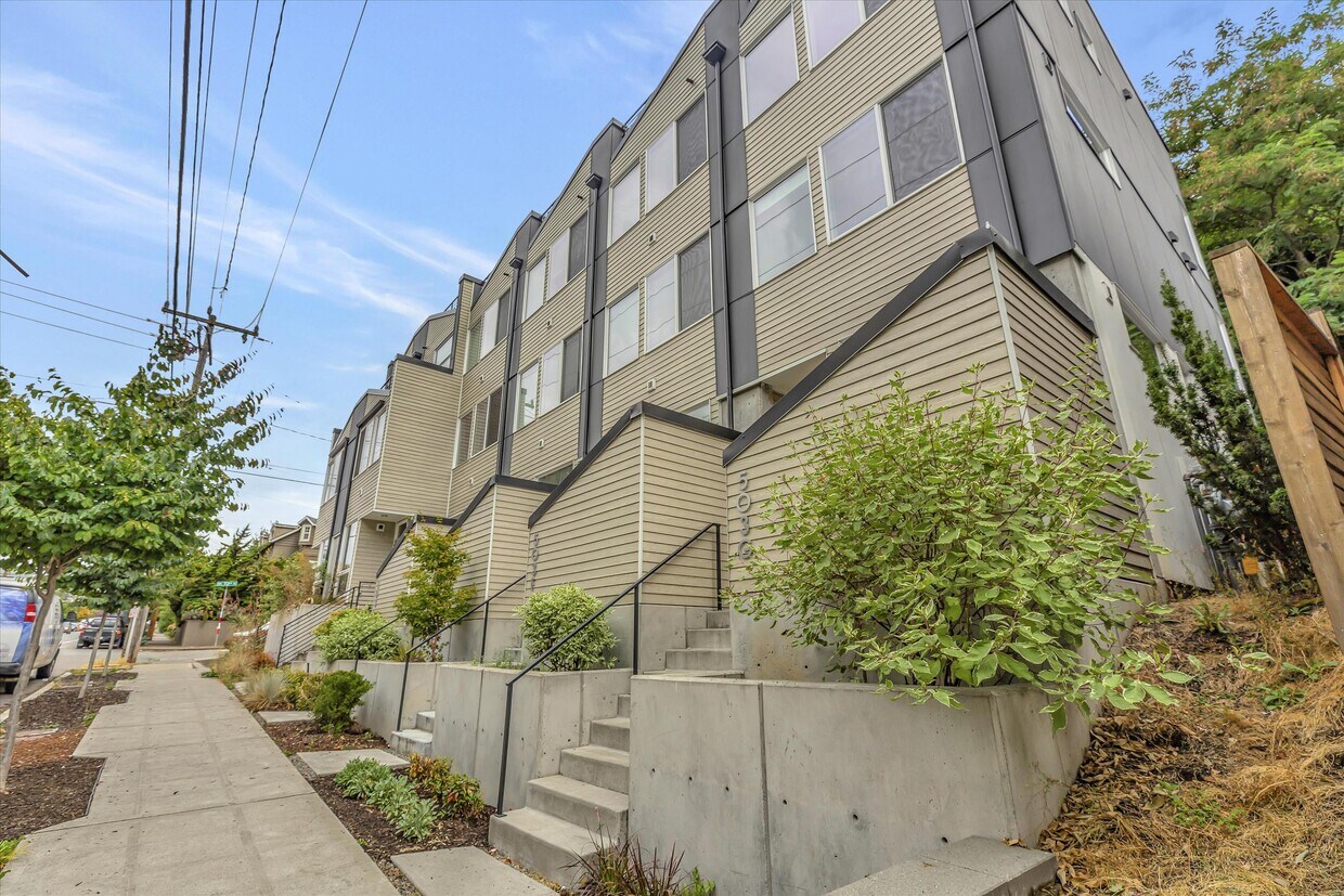 Foto principal - 503 NE 72nd St