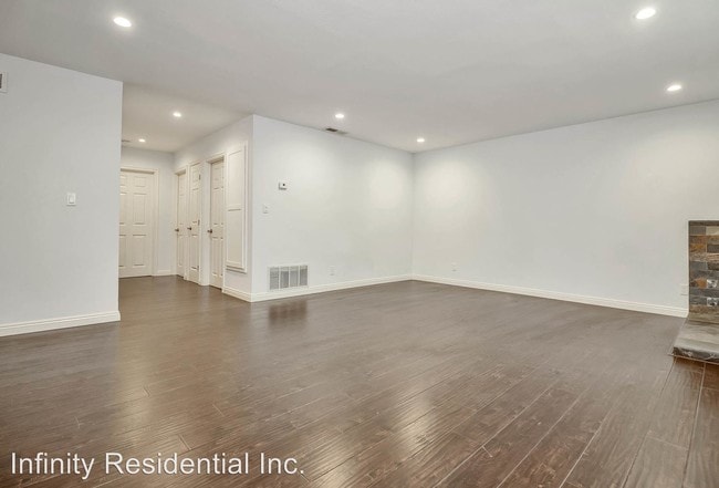 Building Photo - 1340 S Knott Ave