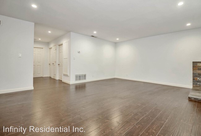 Foto del edificio - 1340 S Knott Ave