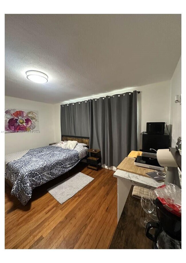 Foto del edificio - 2530 Rodman St