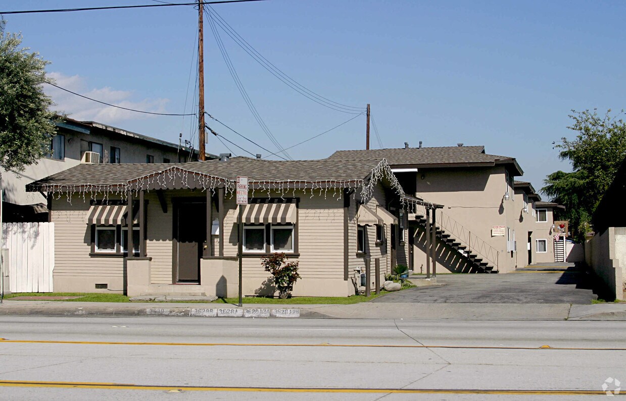 Foto del edificio - 3630 N Baldwin Ave