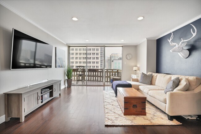 Building Photo - 2016 Main St