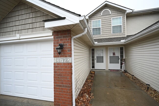Foto del edificio - Two Bedroom & 2.5 Bath Townhome with 1 car garage in Oak Valley Estates