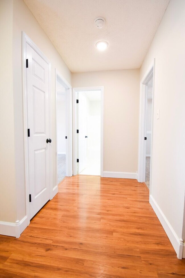 Building Photo - COMING SOON!! ~4 Bedroom 3 Bathroom