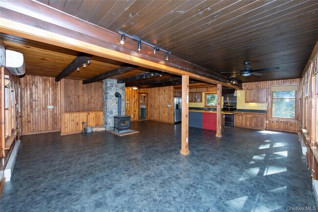 Foto del edificio - 559 Quaker Hill Rd