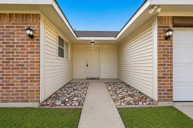 Foto del edificio - 16315 Dew Drop Ln