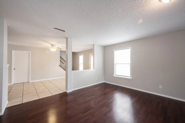 Foto del edificio - "Charming 4-Bedroom Home in Noblesville with Spacious 2,145 Sq Ft Layout!"