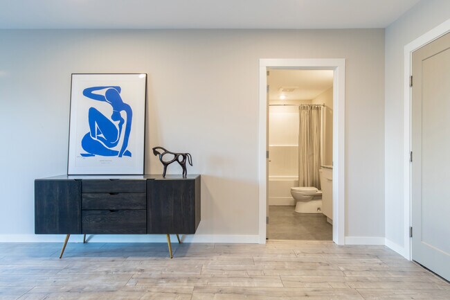 Photo du bâtiment - 2036 South Island Highway