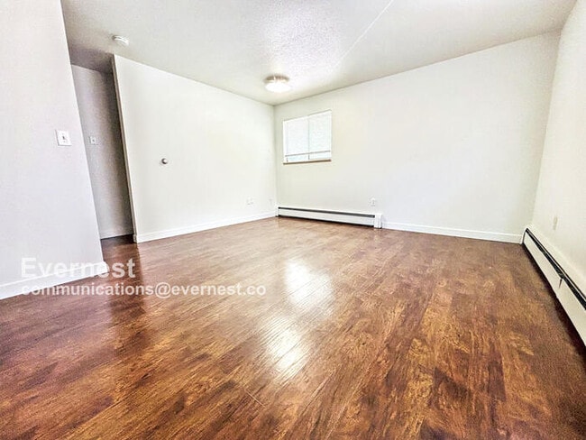 Building Photo - 1305 Burton Ct