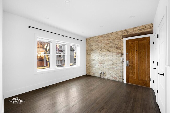 Building Photo - Recently Renovated Gorgeous Avondale Gem