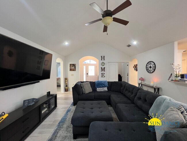 Foto del edificio - Custom details in this show stopping Crest...