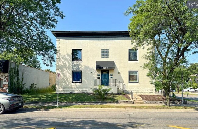 Foto del edificio - 3200 Bloomington Ave