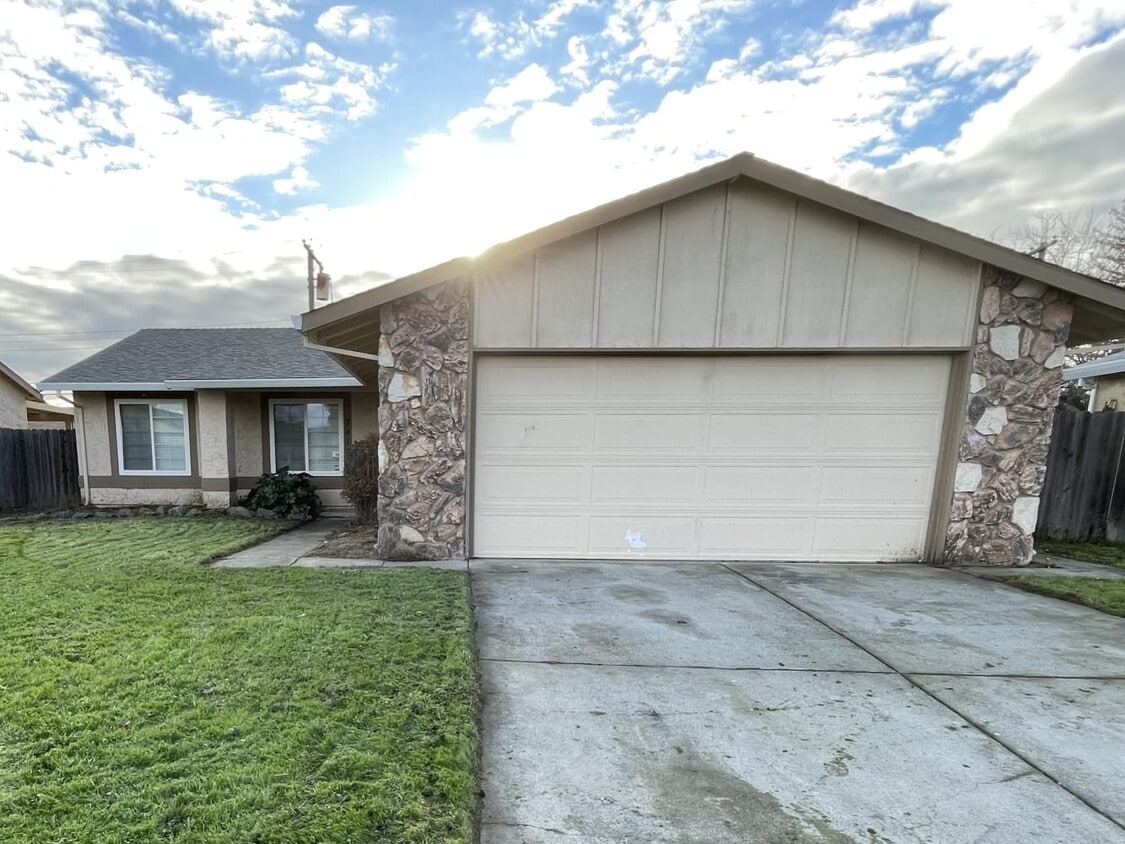 7417 Mar Vista Way House Rental in Citrus Heights, CA
