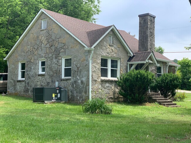 Building Photo - 2200 Clay Lick Rd