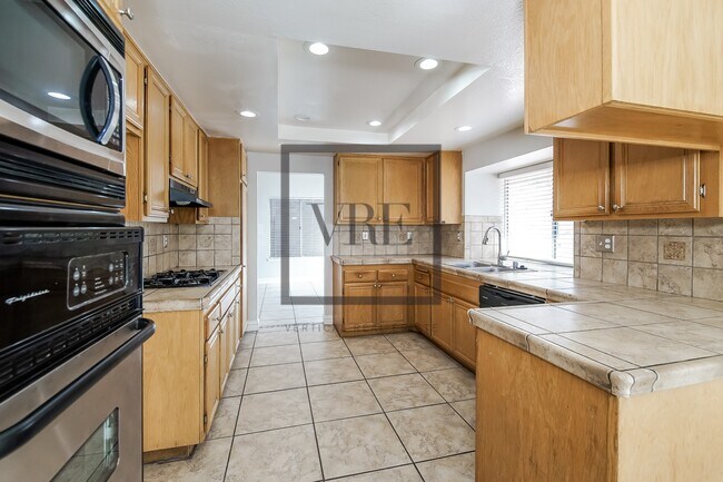 Foto del edificio - 3142 Tourmaline Ln
