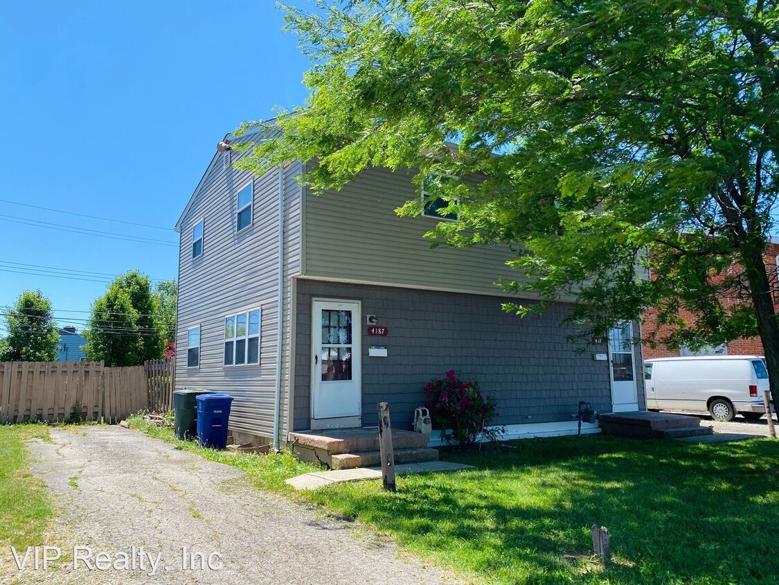 Primary Photo - 4187-4189 Sullivant Ave