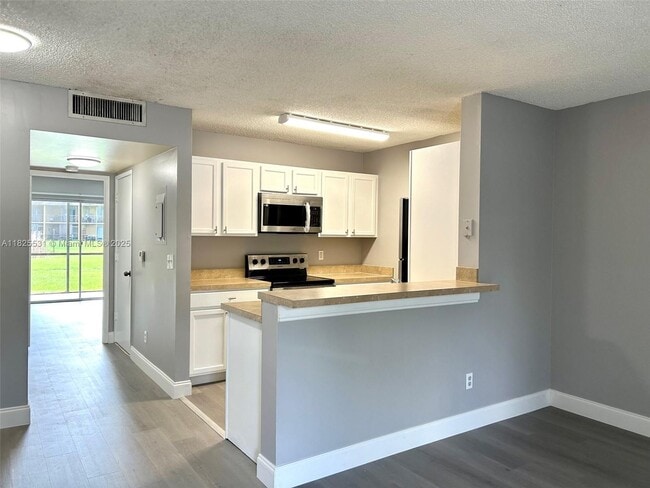 Building Photo - 1808 Meadows Cir W