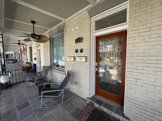 Building Photo - Beautiful 3 Bed 3 Bath Condo with a Roofto...