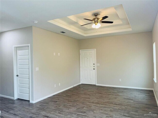 Building Photo - 1401 Shavano Dr
