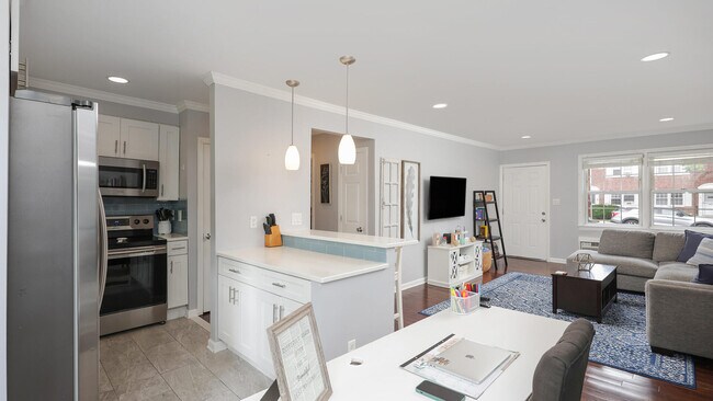 Foto del edificio - 66A Meadowbrook Pl