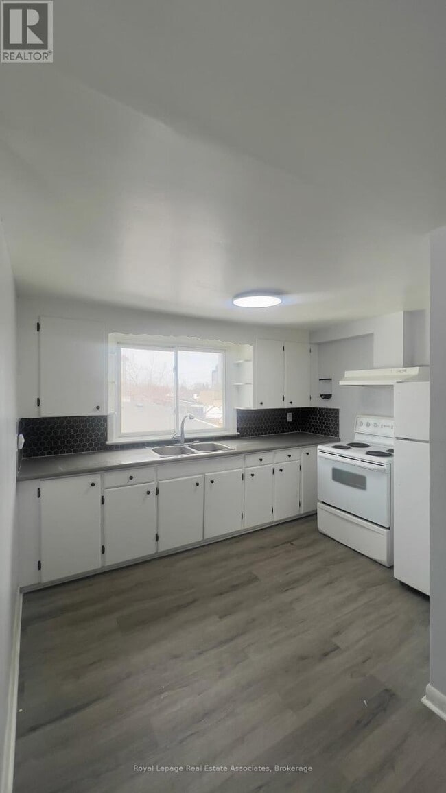 Building Photo - 5957 Barker St