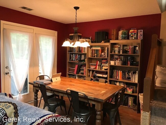 Building Photo - 2 br, 2.5 bath House - 879 Rivanna River R...