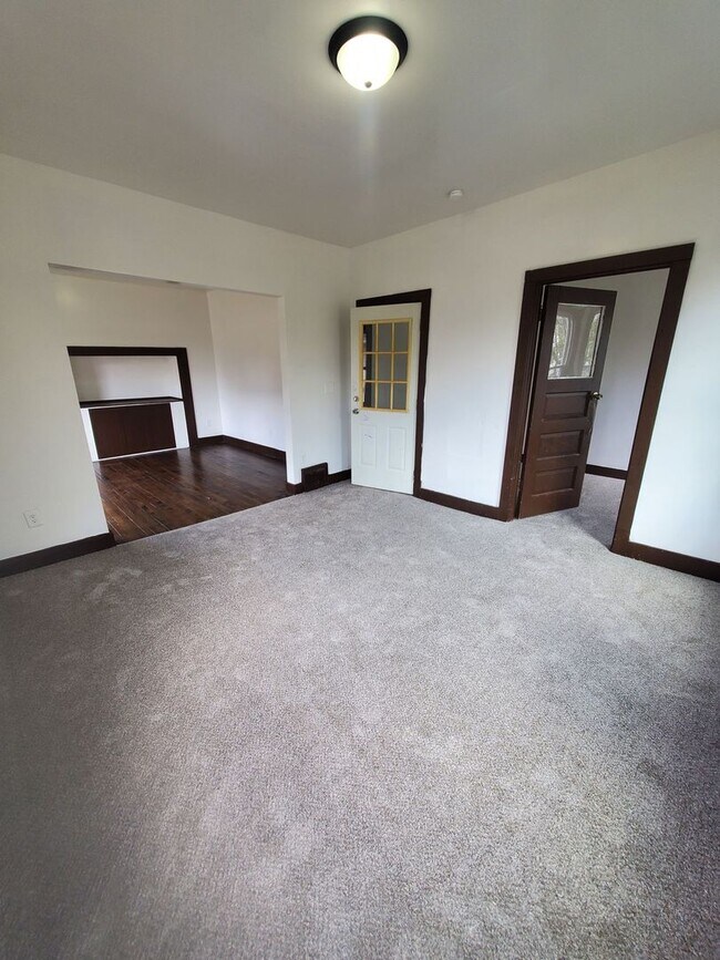 Building Photo - 3045-3047 N 11th St. (Duplex) (ACE PROPERTY)