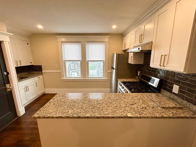 Kitchen - 252 Central Ave