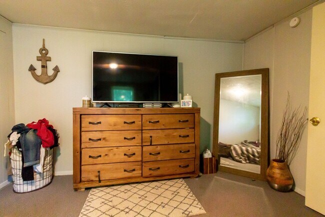 Foto del edificio - PRELEASING for AUGUST! Close to Campus