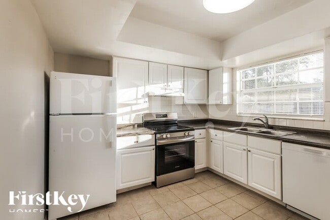 Building Photo - 18525 Sebring Rd