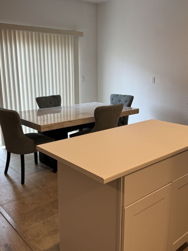 Foto del edificio - Partially FURNISHED Home is Carson City!