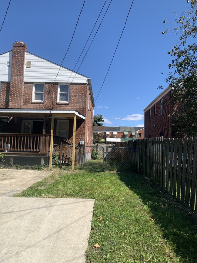 Building Photo - 112 n athol ave