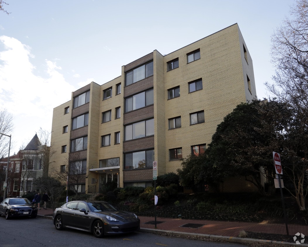 Building Photo - 305 C St NE