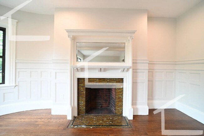 Foto del edificio - GORGEOUS BROOKLINE 3 BED, RECENTLY RENOVAT...
