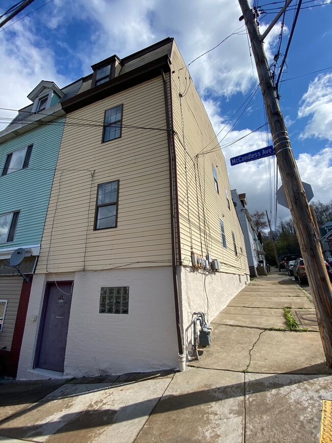 Building Photo - 819 McCandless Ave