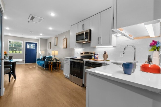 Building Photo - 1060 Main St