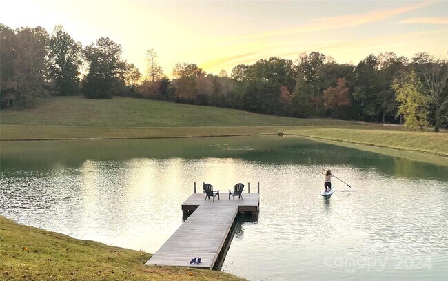 Foto del edificio - 267 Rock Spring Rd