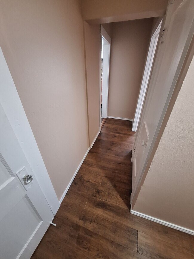 Foto del edificio - Downstairs Unit