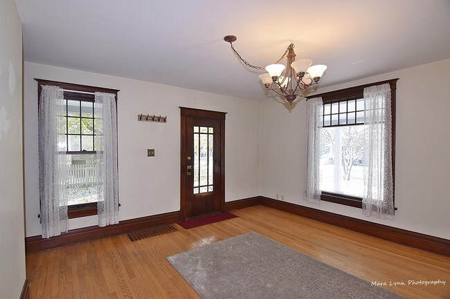 Building Photo - 40w514 IL-64