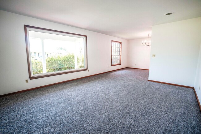 Foto del edificio - 323 Greenwood Cir