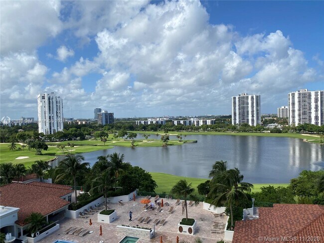 Foto del edificio - 19900 E Country Club Dr