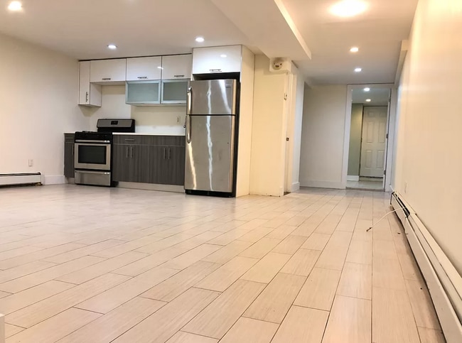 Building Photo - 98 Harman St