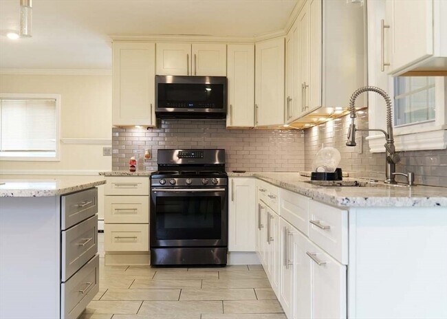 Foto del edificio - 21 Englewood Ave