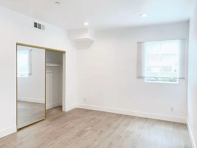 Building Photo - Soho Partners 1235