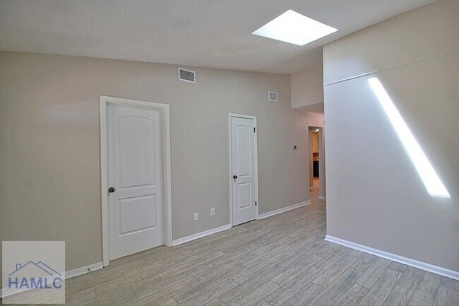 Foto del edificio - 713 Sharon St