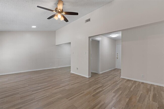 Building Photo - 325 Heartwood Dr